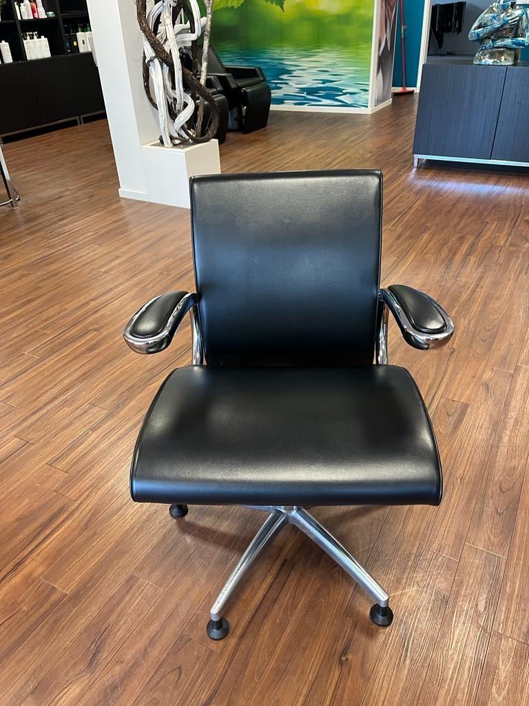5 kappersstoelen en 5 spiegels van OLYMP