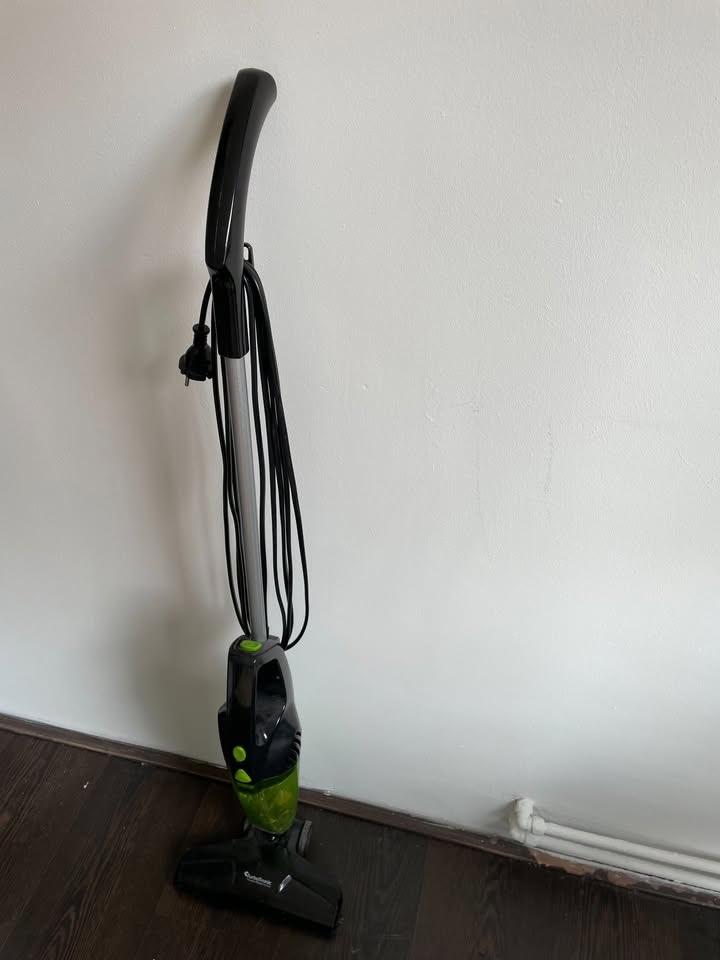 TurboTronic Steelstofzuiger; Zwart/groen, Ophalen, Zo goed als nieuw, Reservoir, Minder dan 1200 watt