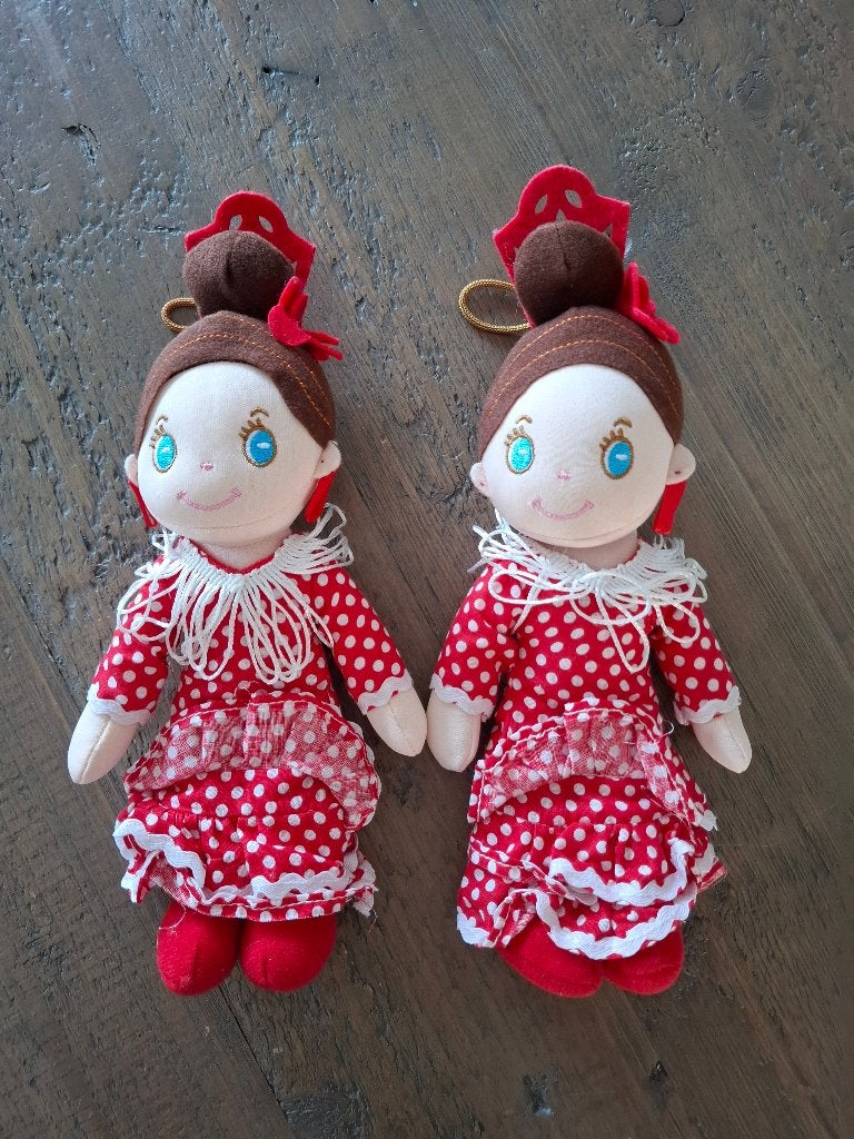 2 poppen in rode Spaanse flamencojurk – ca. 30 cm, Ophalen of Verzenden, Zo goed als nieuw, Overige typen