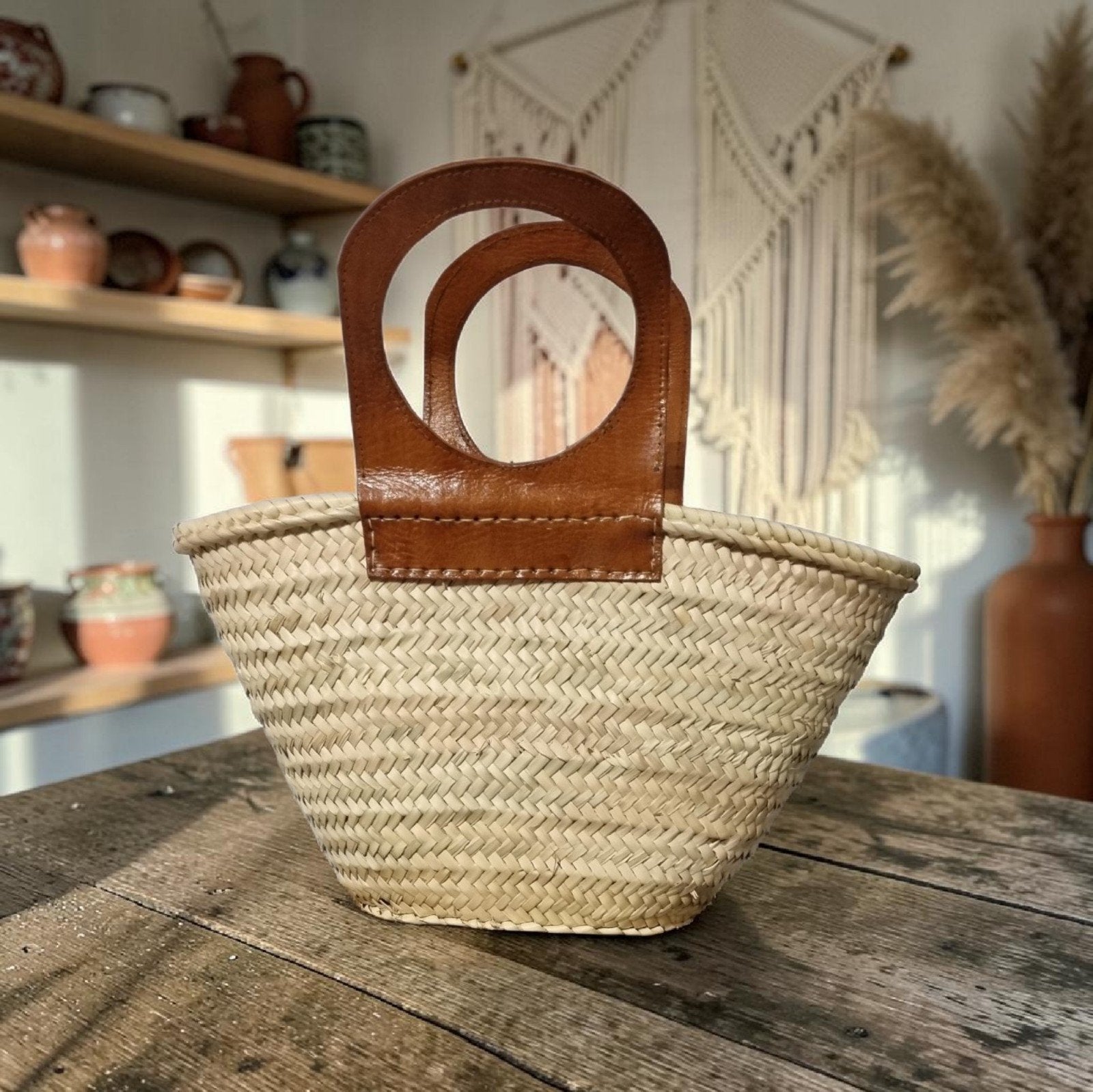 Stijlvolle rieten tas met leren handvatten, Ophalen of Verzenden, Nieuw, Beige, Handtas