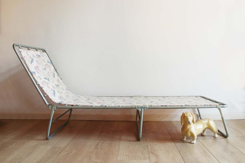 Vintage stretcher met bloemen. Retro veldbed / opklap bed, Ophalen, O, O, Metaal