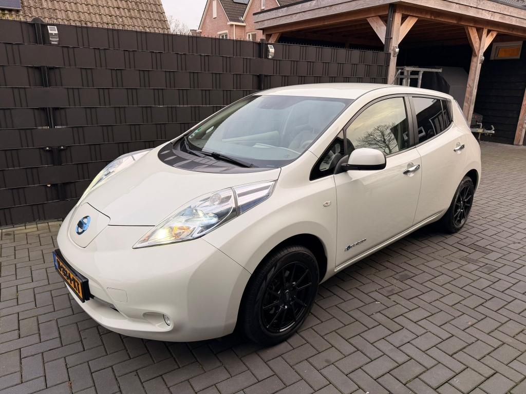 Nissan Leaf Base 24 kWh| WIT| ZERO EMISSIE| VELE OPTIES| LM, Auto's, Automaat, Gebruikt, 199 km, Stoelverwarming