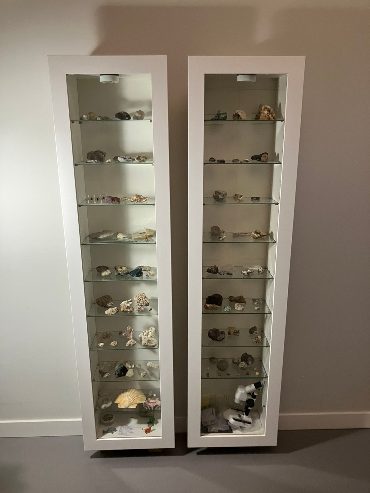 2 witte vitrine kasten, Ophalen, Met plank(en), Minder dan 50 cm, Gebruikt