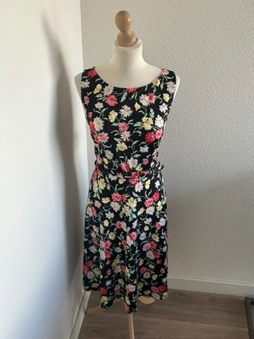 King Louie maat M retro swing jurk 1757, Kleding | Dames, Jurken, Maat 38/40 (M), Ophalen of Verzenden, Zo goed als nieuw, Knielengte