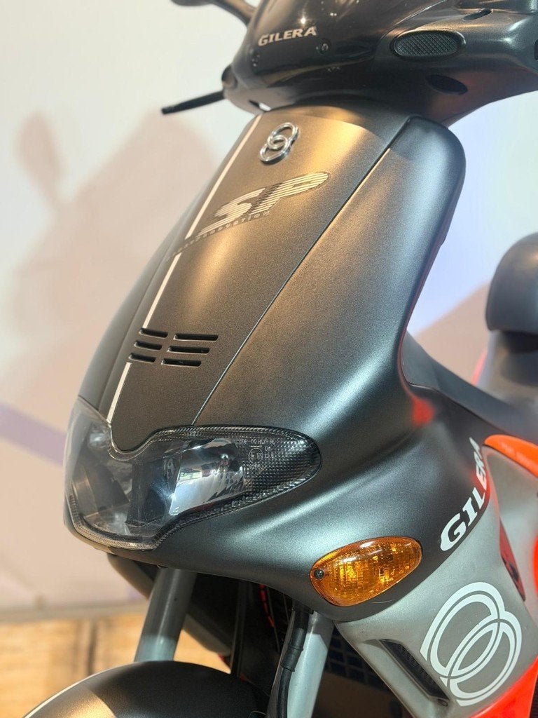 Gilera Runner SP 70cc DD Fluo Rosso 45km brom scooter, Overige modellen, 70 cc, Ophalen of Verzenden, Zo goed als nieuw