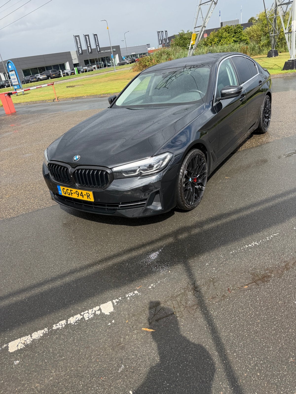 BMW 5-Serie 530e 292pk 2020 Zwart M Velgen en Panorama Dak, Automaat, 1998 cc, Achterwielaandrijving, 4 cilinders