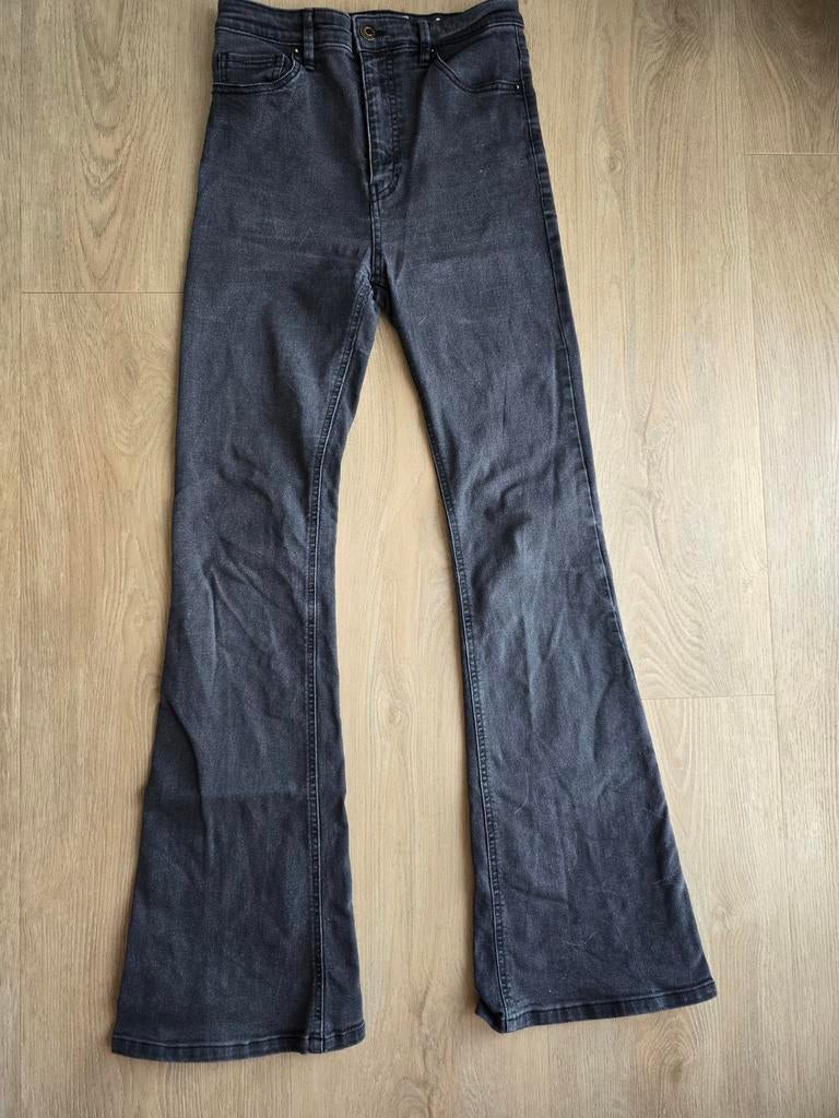 Bershka Flared Jeans, Zwart, Zo goed als nieuw, W27 (confectie 34) of kleiner, Bershka