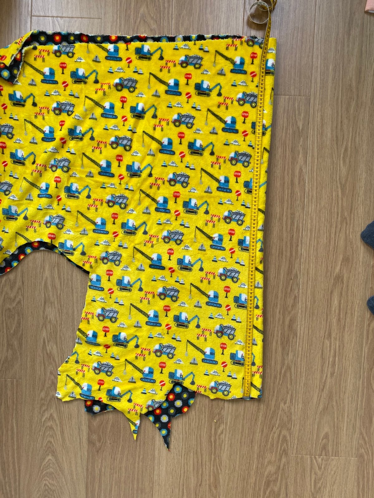 Foto 5 van Wellness fleece geel met constructie voertuigen