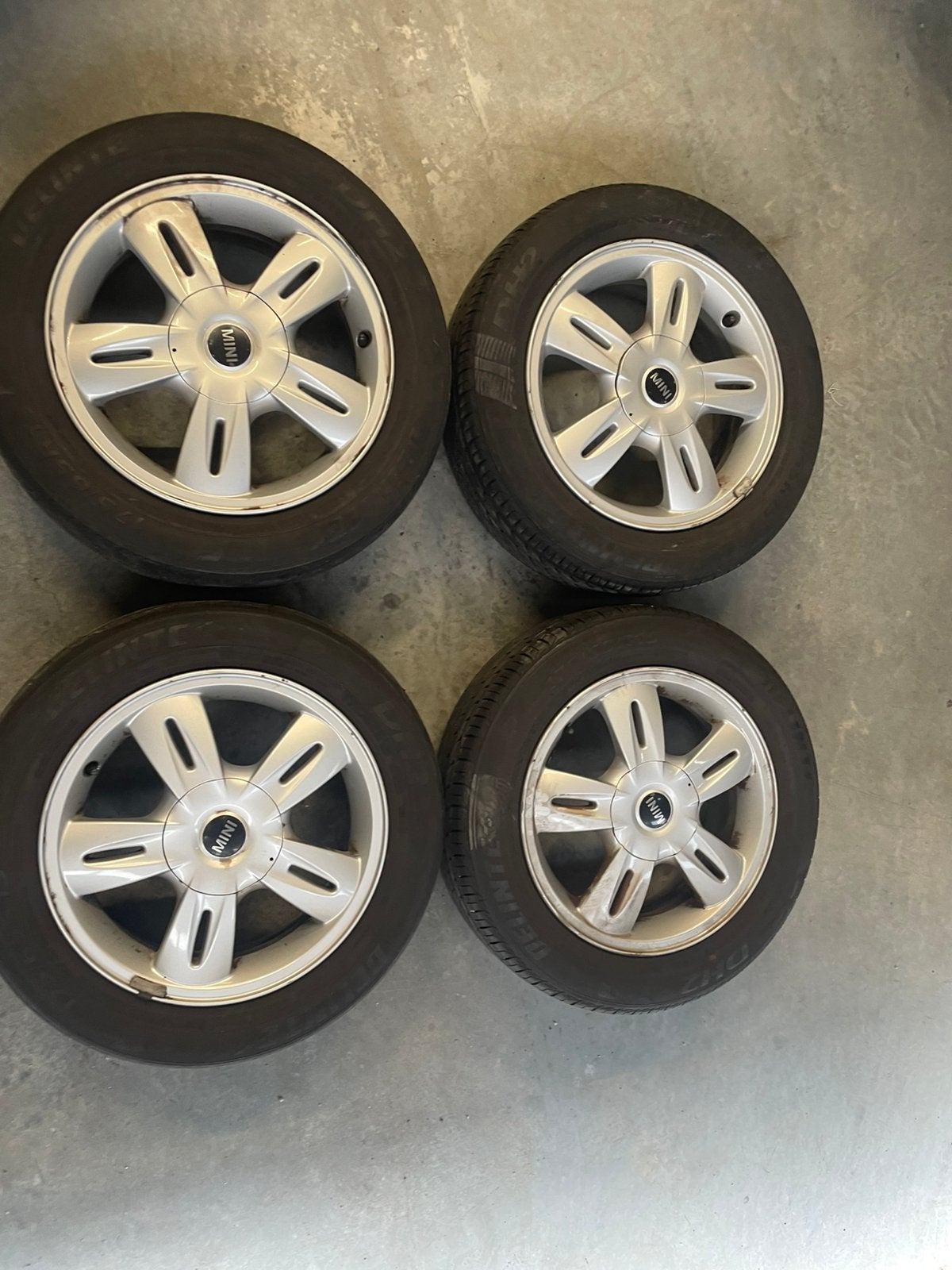 Mini wielen 4 gaats slechte banden, Auto diversen, Wieldoppen, Ophalen, Gebruikt