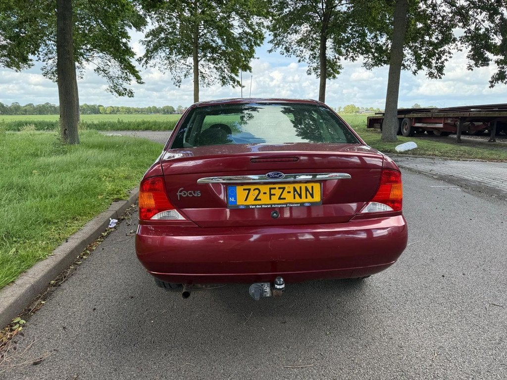 Ford Focus 1.6-16V Ghia (nieuwe APK) ZEER NETTE FOCUS 1e eig, 1596 cc, 101 pk, Gebruikt, Metallic lak