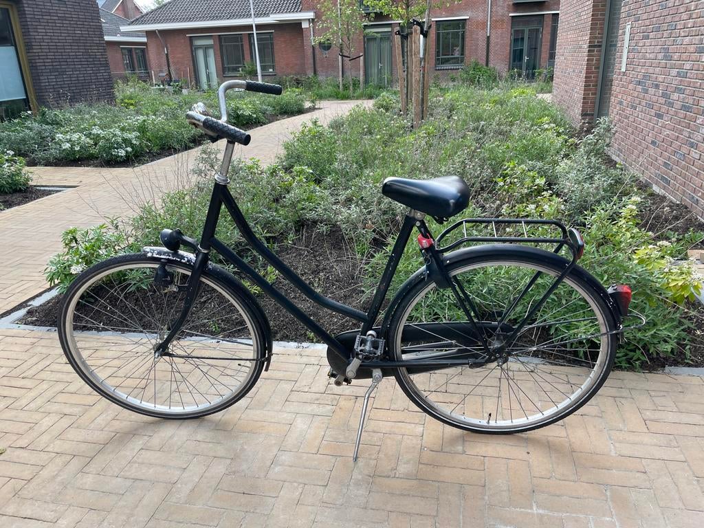 Zwarte stadsfiets met bagagedrager, Terugtraprem, Ophalen, Overige merken, 53 tot 56 cm