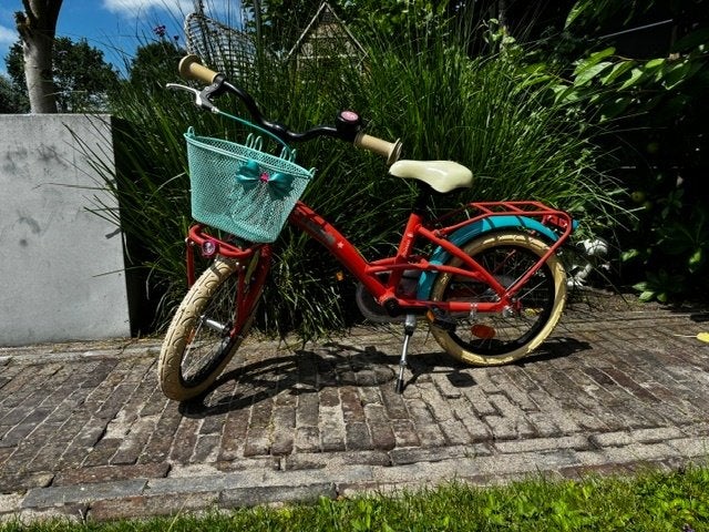 Loekie prinses 16 inch in perfecte staat, Ophalen, Terugtraprem, Zijwieltjes, Loekie