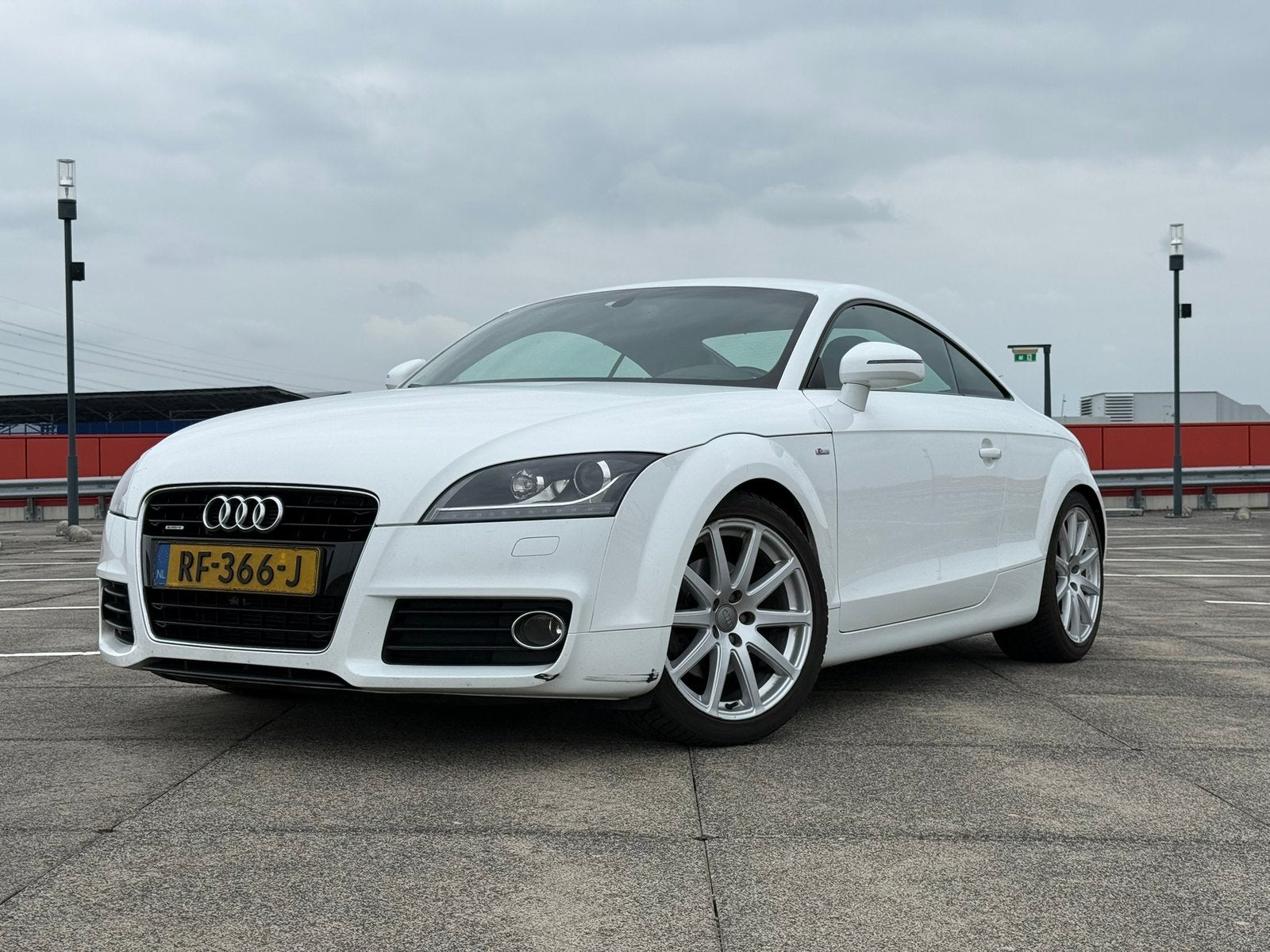 Audi TT 2.0 TDI 125KW Quattro Coupe 2010 Wit, Auto's, TT, Zwart, 4 cilinders, 4 stoelen