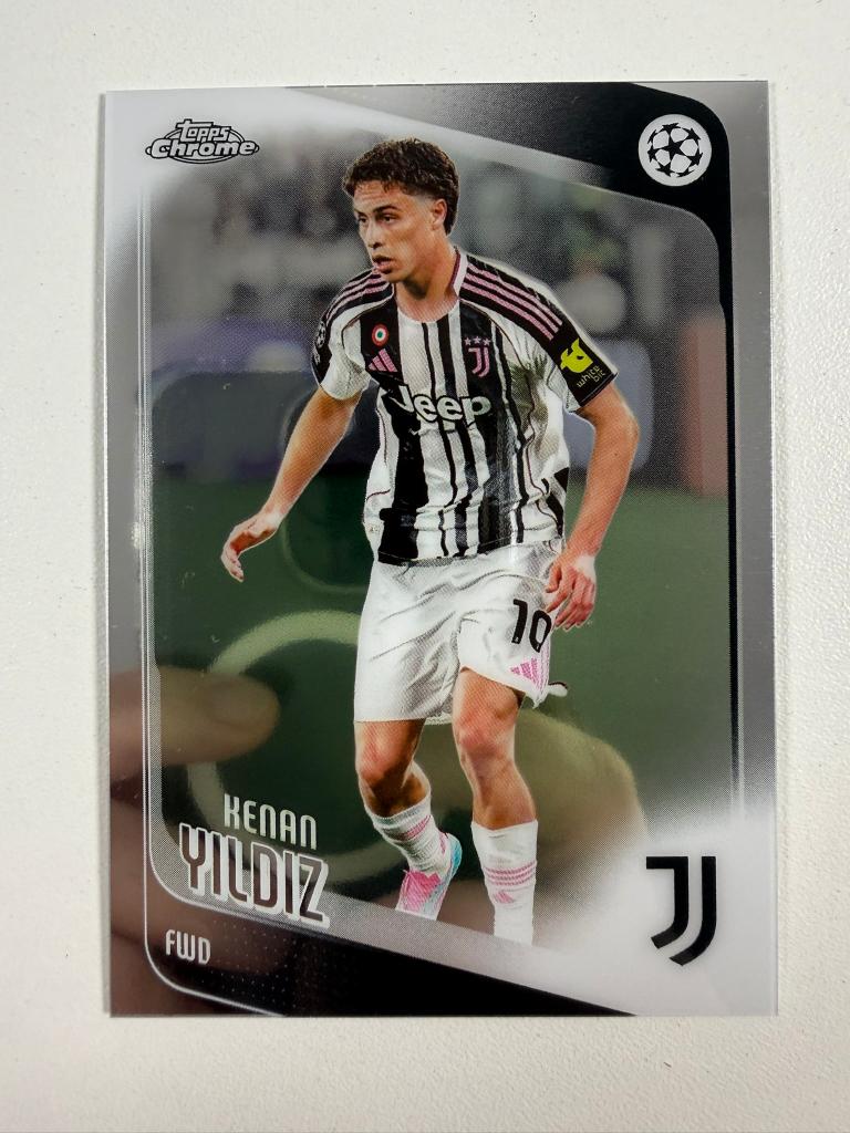 147 Kenan Yildiz Topps Chrome 2025-26, Ophalen of Verzenden, Nieuw, Buitenlandse clubs, Poster, Plaatje of Sticker