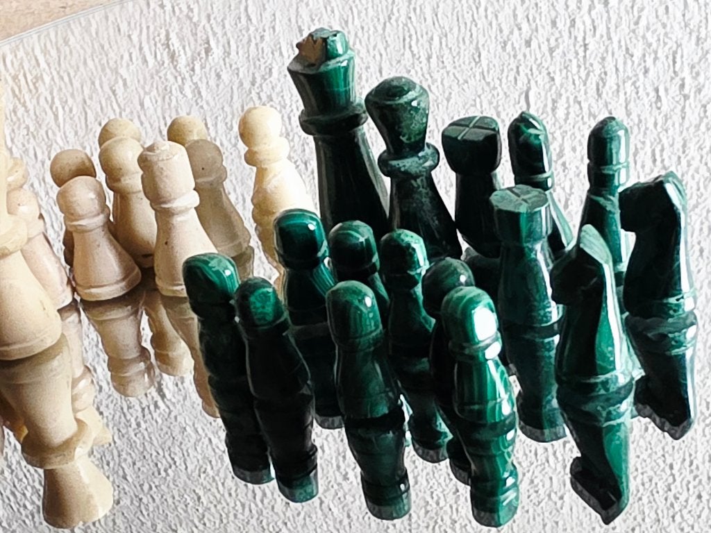 Schaakfiguren van malachiet en marmersteen, Hobby en Vrije tijd, Gezelschapsspellen | Bordspellen, Een of twee spelers, Ophalen of Verzenden