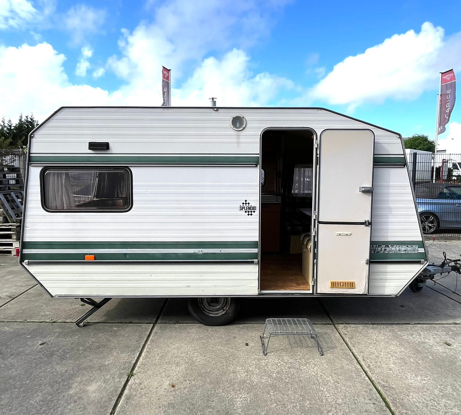 Caravan Chateau Grand Prix 424 Retro   Lichtgewicht bl 1982, Chateau, Koelkast, Particulier, 500 - 750 kg