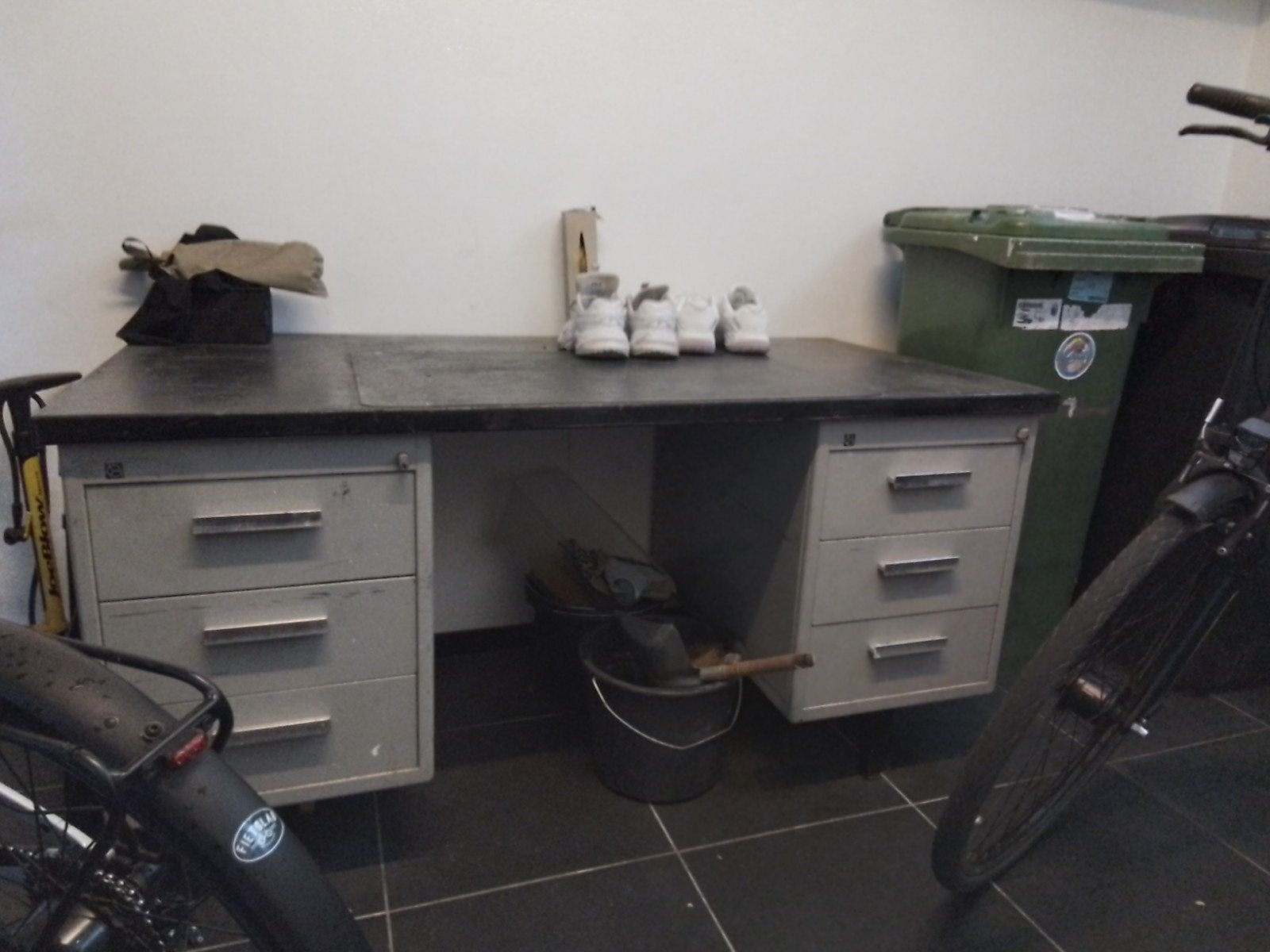 Gebruikt Gispen bureau., Ophalen, Gebruikt, 75 cm of meer, 100 tot 150 cm