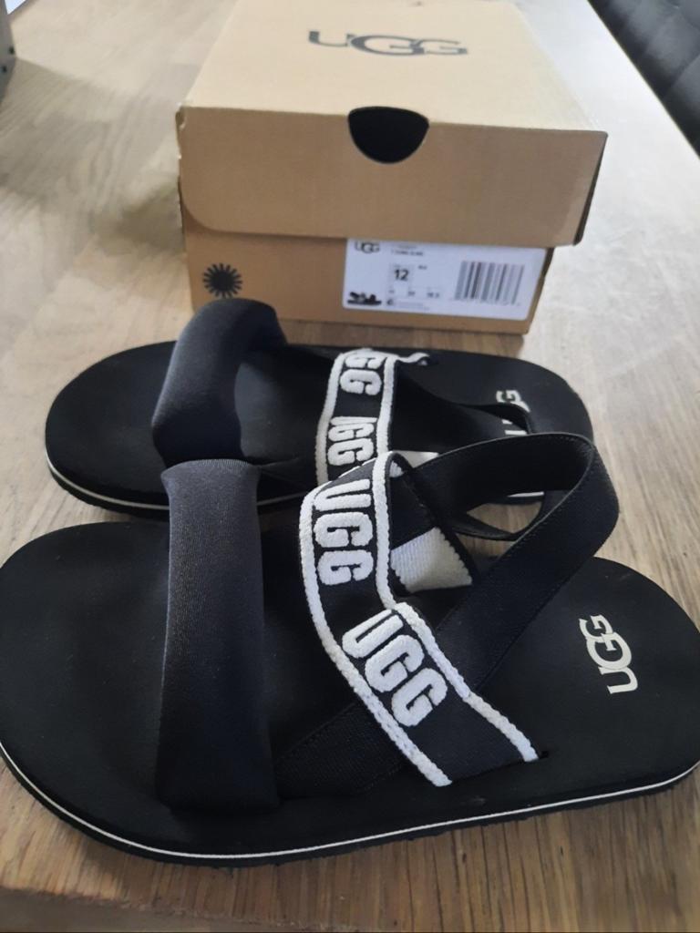 UGG sandalen slippers zwart wit maat 30 evt met doos, UGG, Meisje, Overige typen, Ophalen of Verzenden
