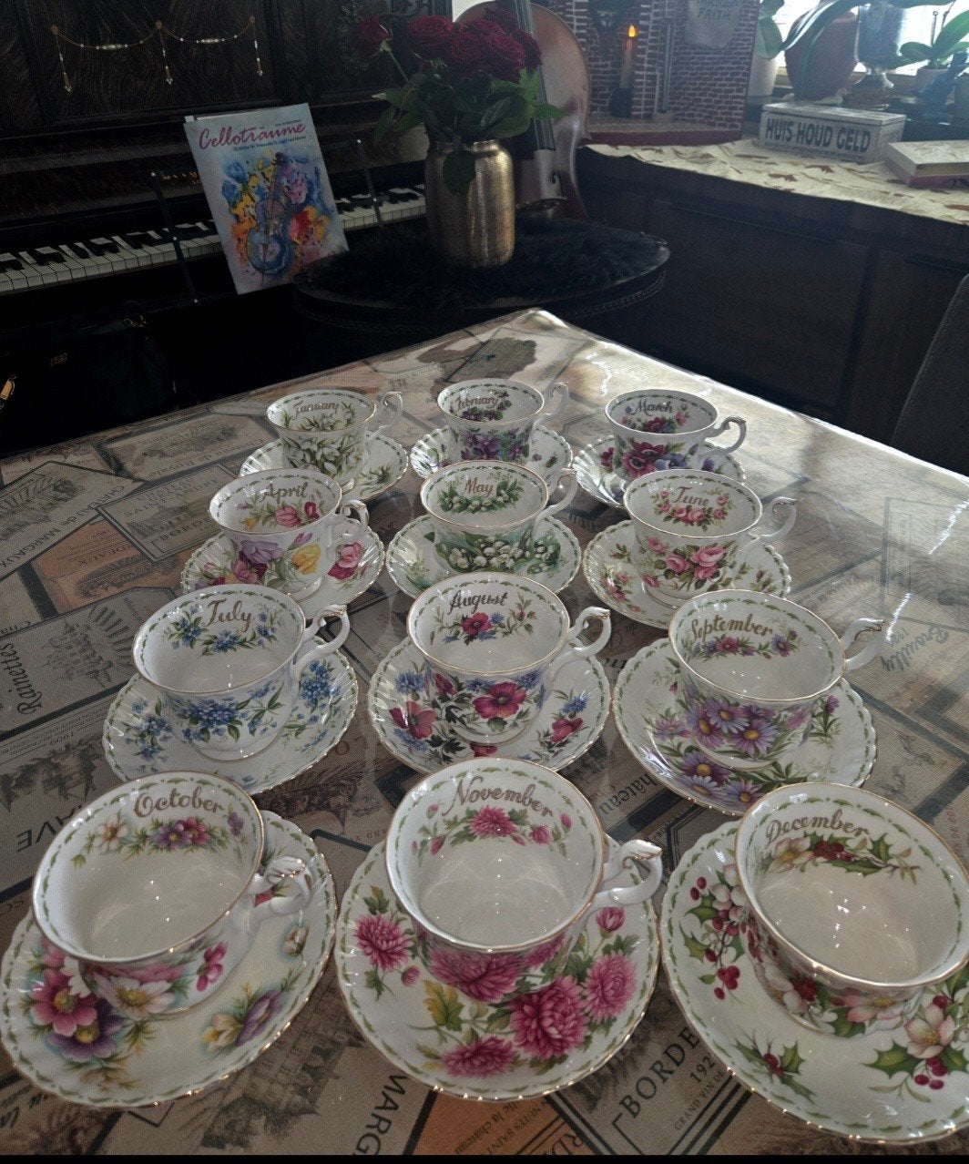 Royal Albert Maanden Set Kopjes en Schotels - Groot Model, Ophalen of Verzenden