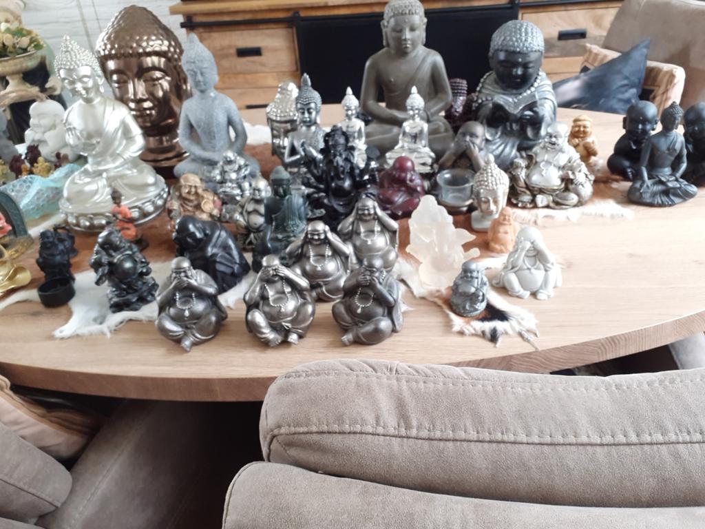 Buddha's, Ophalen