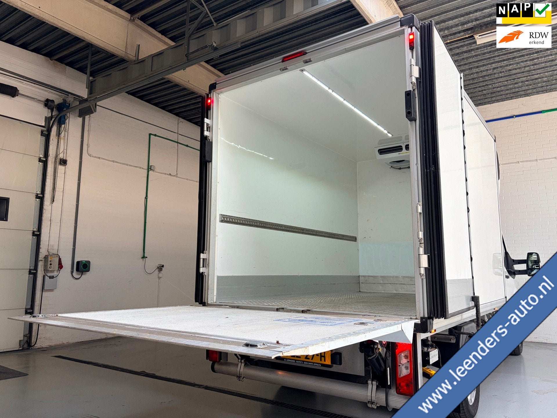 Ford Transit KOELWAGEN BAKWAGEN LAADKLEP AUTOMAAT 350 2.0 TD, Stof, 4 cilinders, Met garantie (alle), 2420 kg