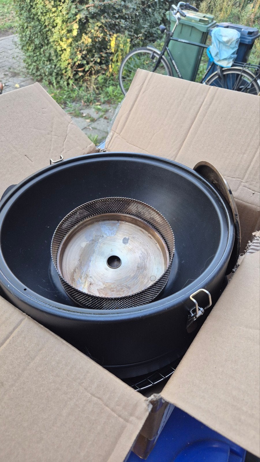 Houtskool tafel bbq met Deksel 1 x gebruikt, Ophalen of Verzenden, Zo goed als nieuw, Hyundai