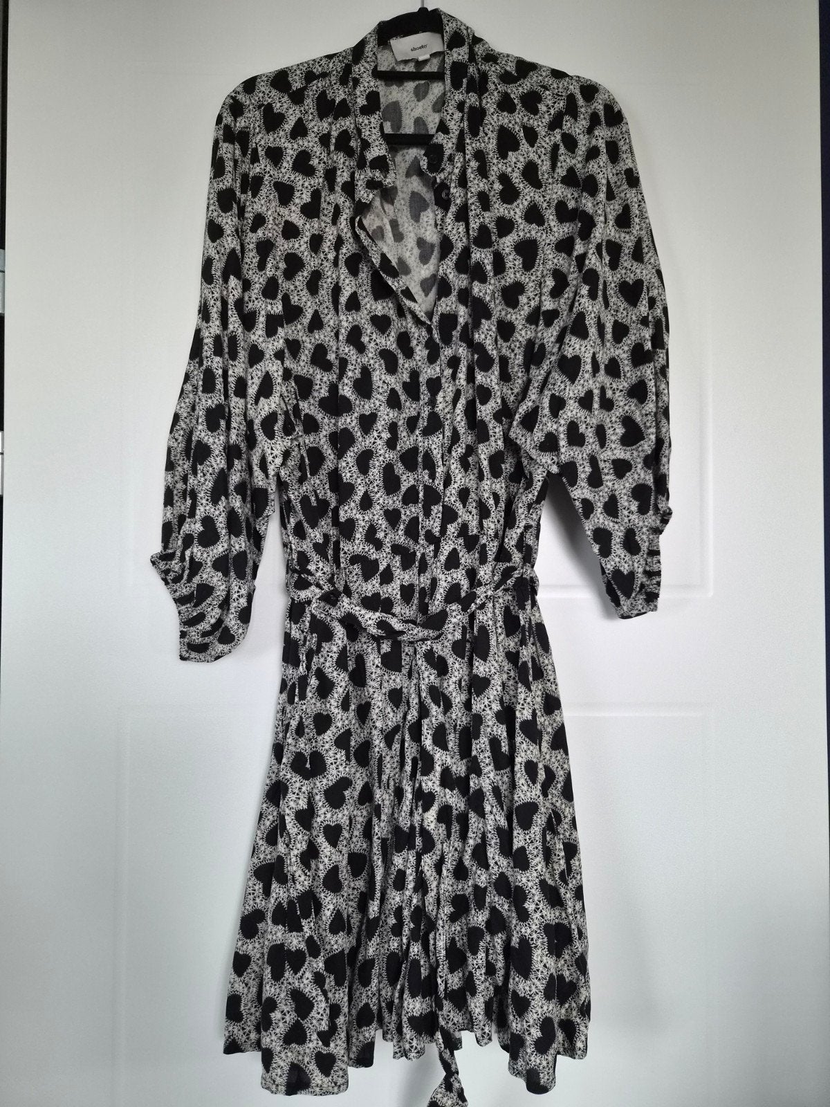 Jurk met dierenprint en strikceintuur, Ophalen, Meerkleurig, Shoeby en Miljuschka, Maat 46/48 (XL) of groter