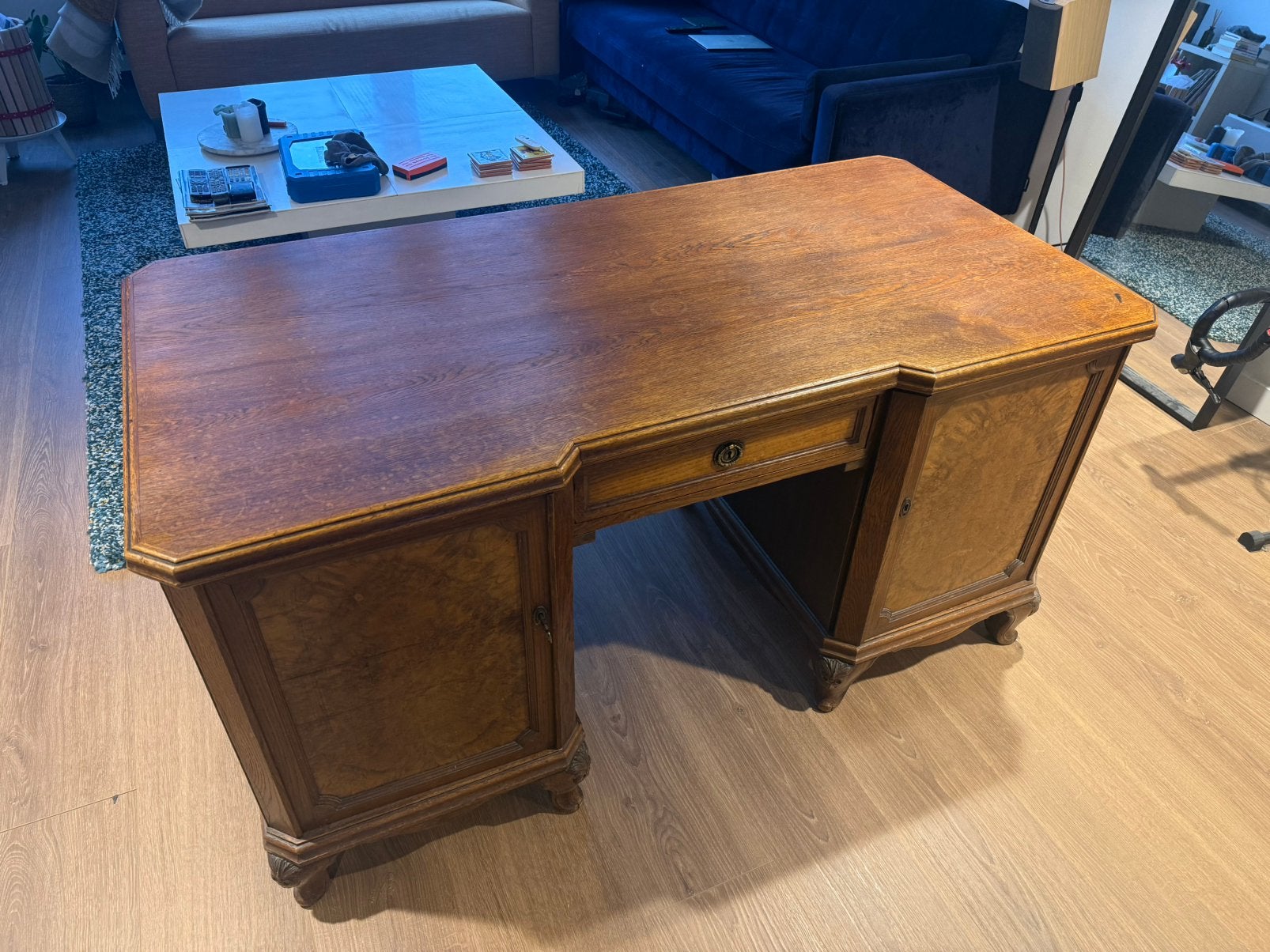 Antiek houten bureau met lades en kasten, Ophalen