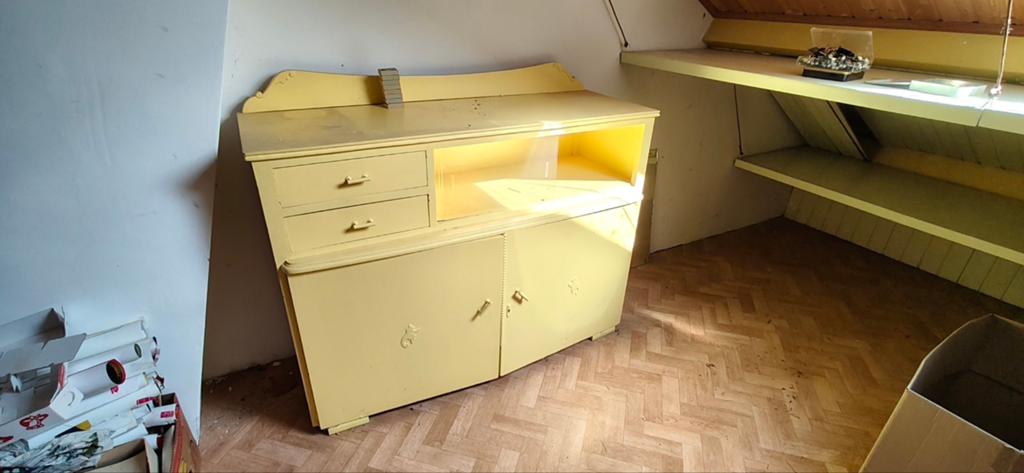 Gratis in Leunen: Vintage geel kastje met lades en deurtjes, Ophalen