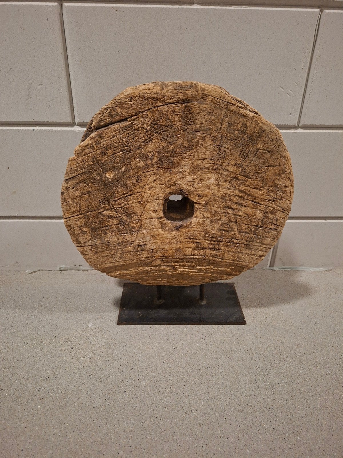 Mooi oud houten wiel op standaard, Hout, Gebruikt, Ophalen of Verzenden, Landelijk