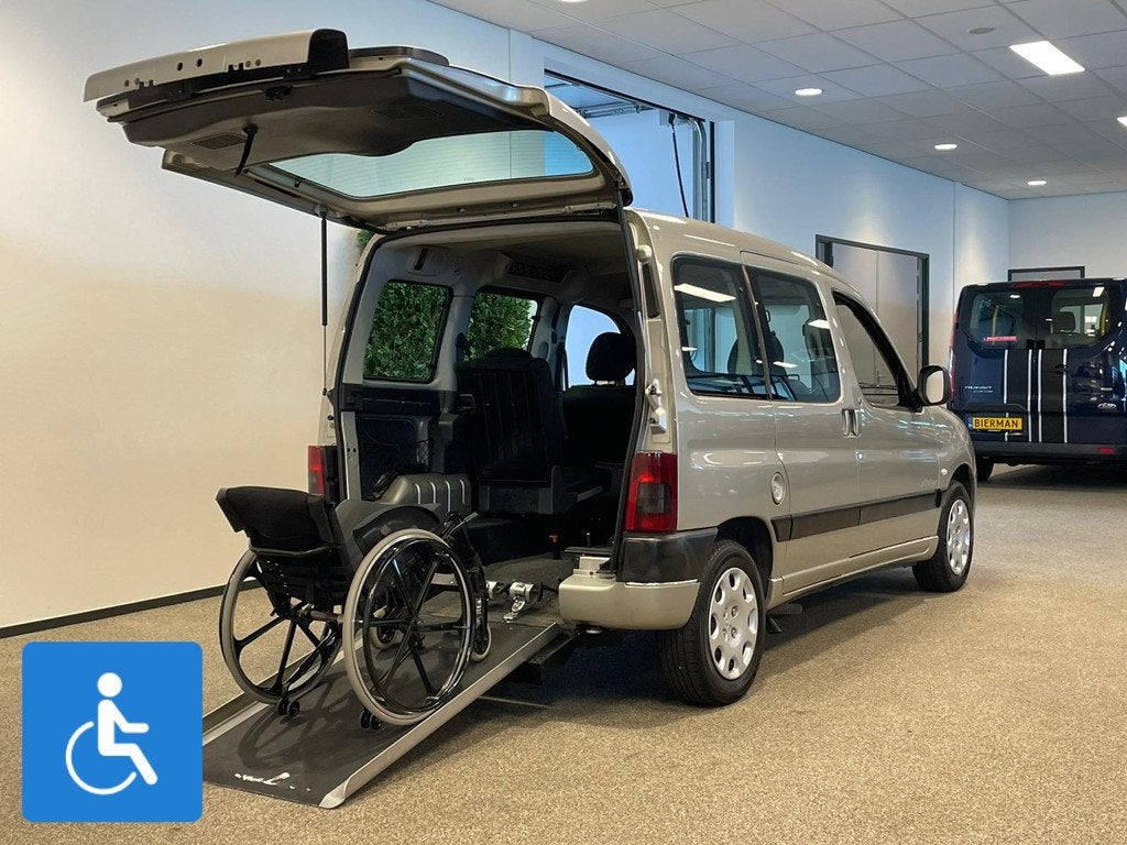 Peugeot Partner Rolstoelauto 3+1 incl. lier voor rolstoel, Auto's, Peugeot, Stof, Zwart, 49 €/maand, Bedrijf