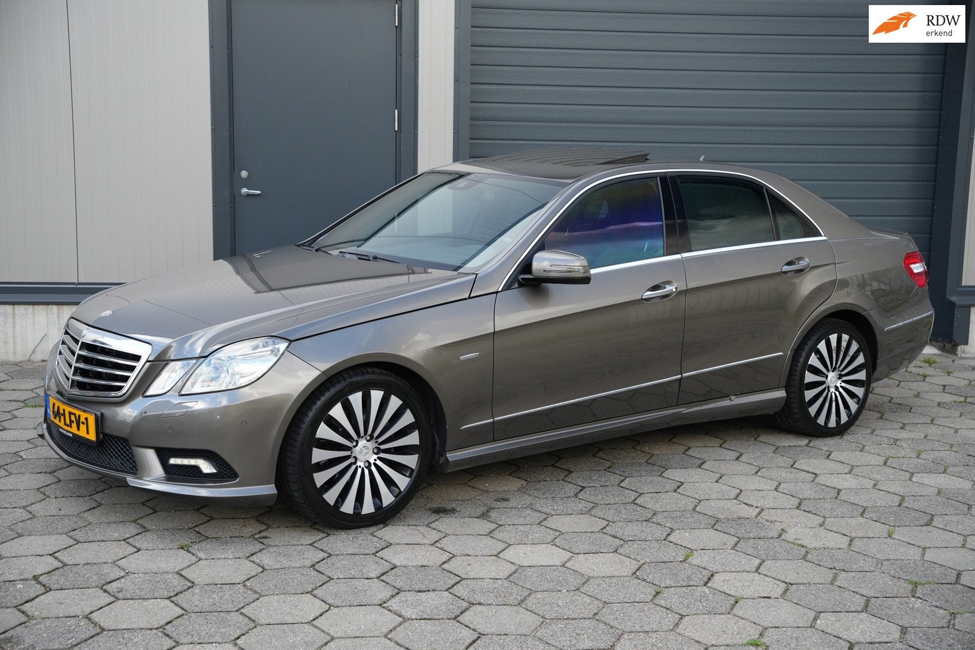 Mercedes-Benz E-klasse 350 CGI Avantgarde Vol Opties! Keyles, Automaat, Achterwielaandrijving, Gebruikt, 2000 kg