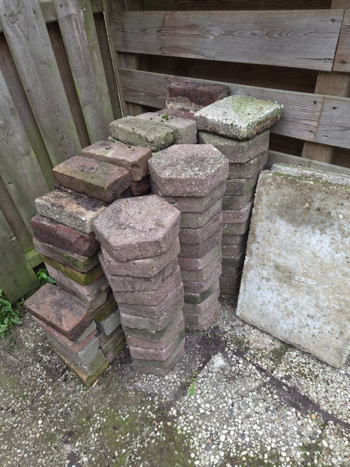 GRATIS KLINKERS, 6 KANT TEGELS, EN PUIN, Ophalen, Gebruikt, Beton, Klinkers