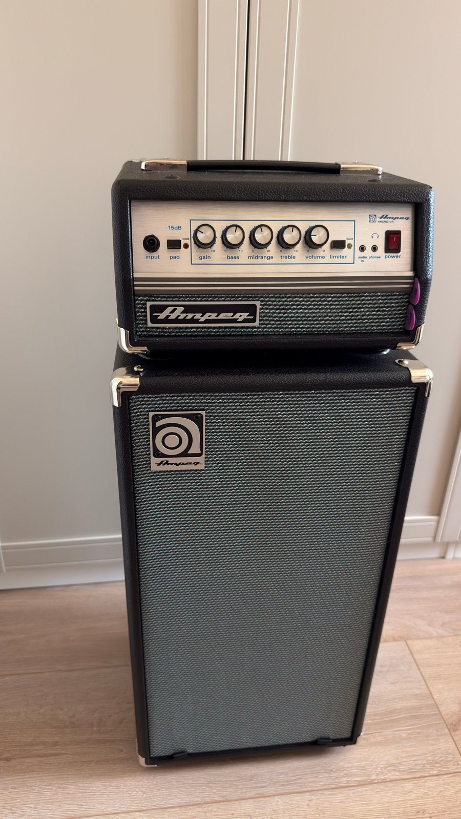Ampeg SVT Micro-VR basversterker met 2x10 AV cab met hoezen, Ophalen, Nieuw, Basgitaar, 100 watt of meer