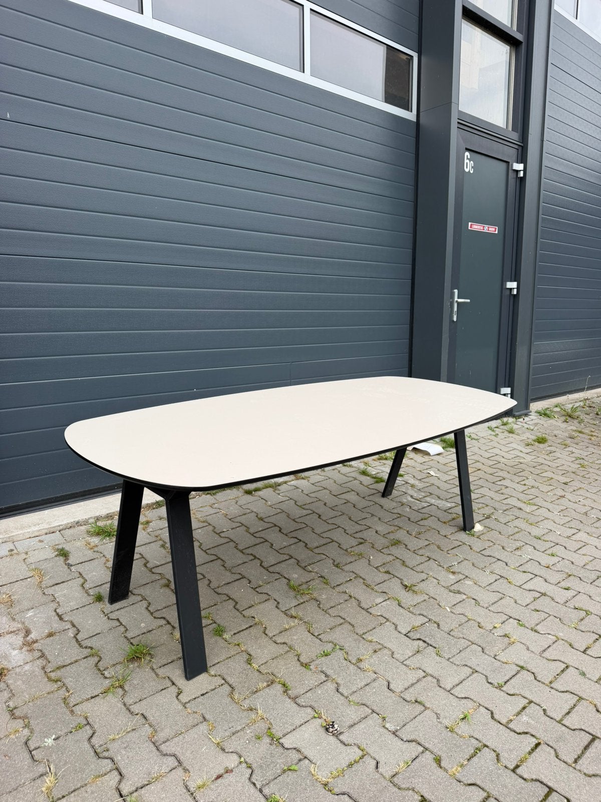 Deens ovale beige eettafel 220 x 100 cm, Ophalen, 200 cm of meer, 50 tot 100 cm, Zo goed als nieuw