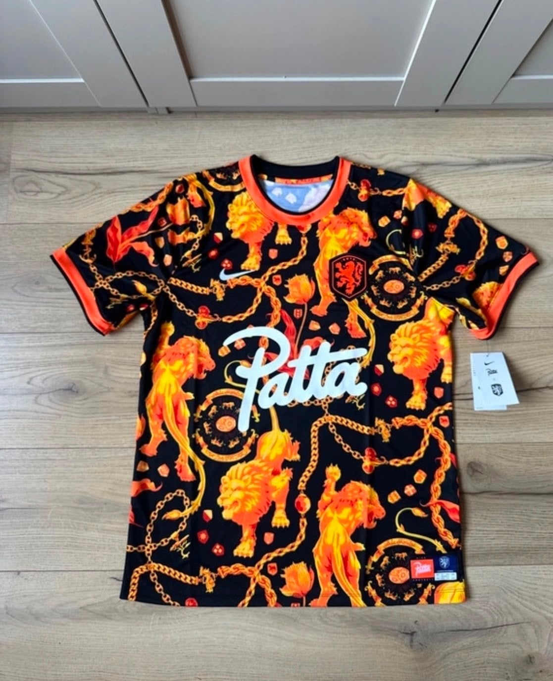 Patta x Nike x KNVB Voetbalshirt Leeuwen Kettingen Tulpen Ma, Kleding | Heren, T-shirts, Ophalen of Verzenden, Nieuw, Maat 52/54 (L)