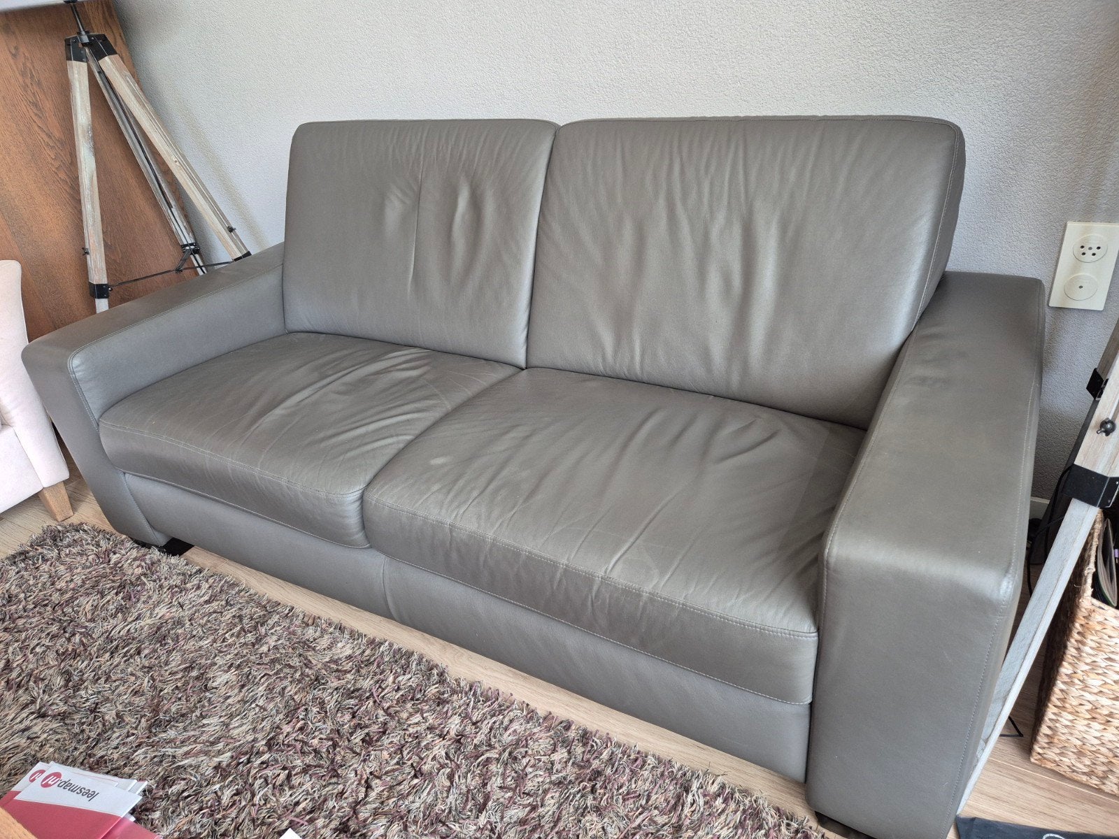 Grijze leren tweezitsbank, Ophalen, Gebruikt, 150 tot 200 cm, Tweepersoons