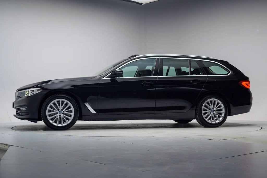 BMW 5 Serie 520i Executive Aut. [ Panoramadak Navi Trekhaak, Auto's, Automaat, 1998 cc, 4 cilinders, 2000 kg