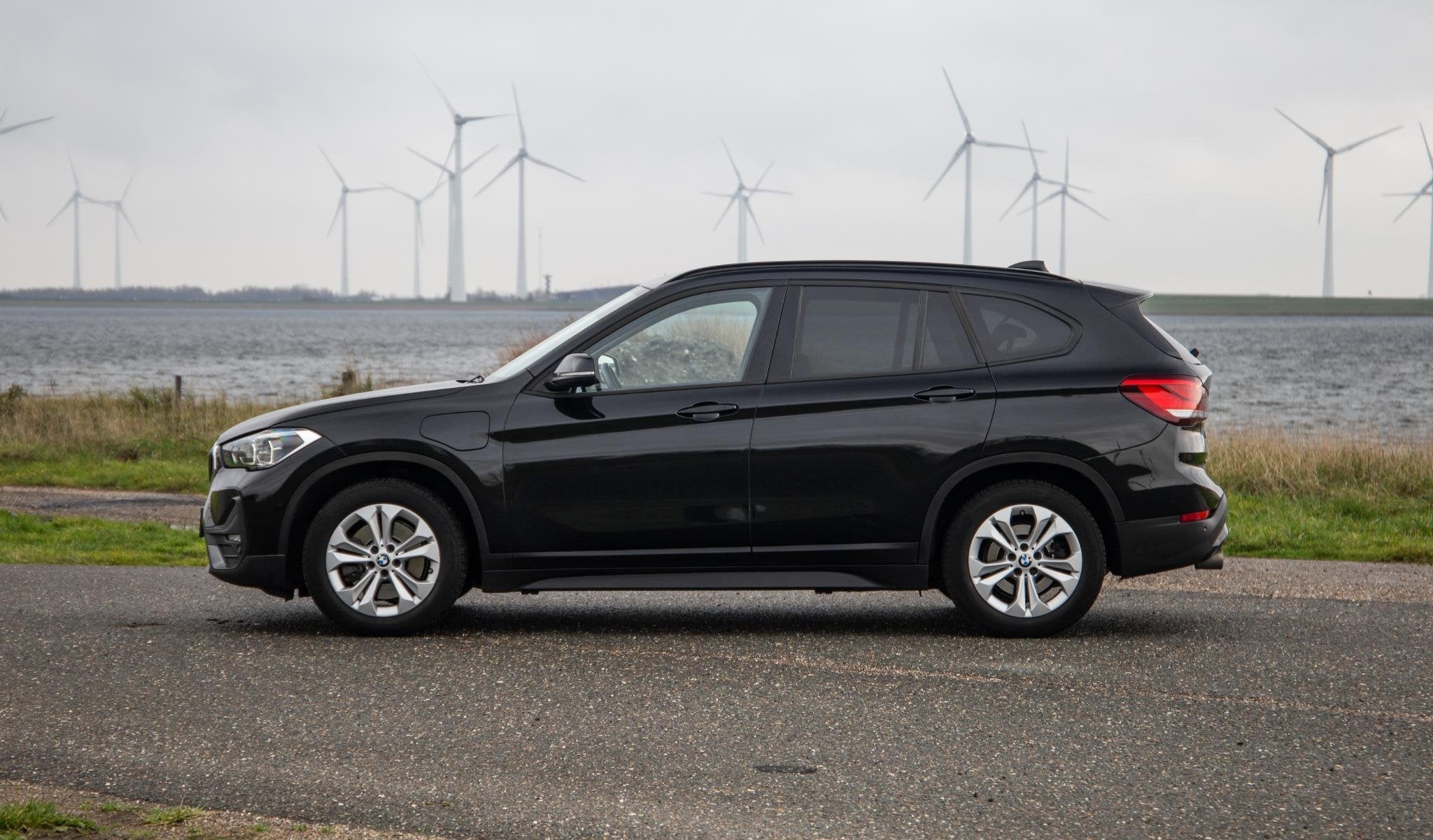 Foto 3 van BMW X1 xDrive25e Executive CAMERA / CARPLAY / HEAD UP DISPLA