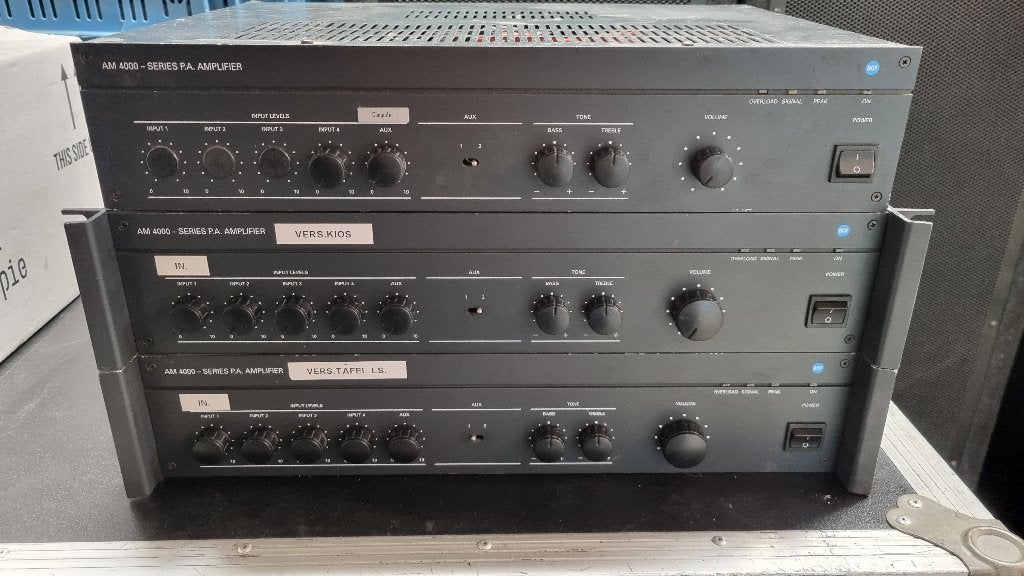 RCF AM4000 Amp 3 stuks beschikbaar versterkers, Gebruikt, Party speaker, Ophalen, 150 watt of meer