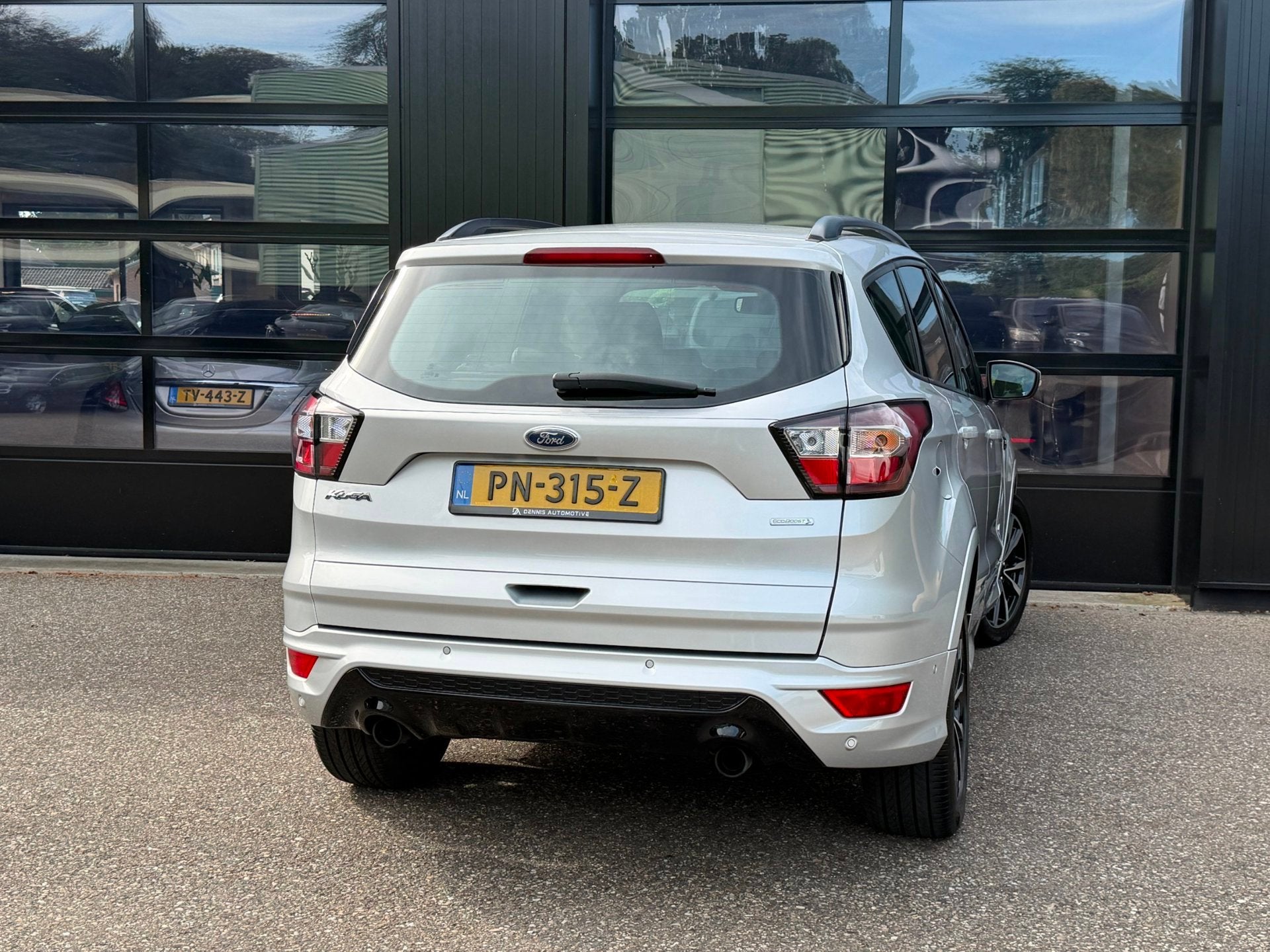 Foto 2 van Ford Kuga 1.5 EcoBoost ST Line 4WD Navi Cruise Automaat