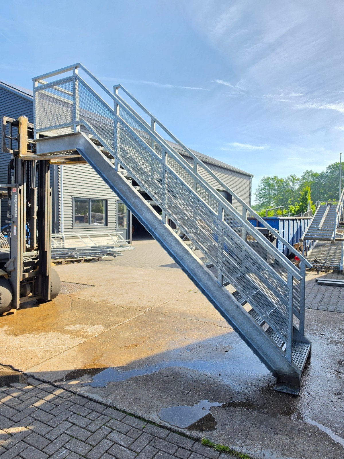Stalen trap met bordes gegalv hoog 2,8mtr nor087, Ophalen, Zo goed als nieuw, 2 tot 4 meter