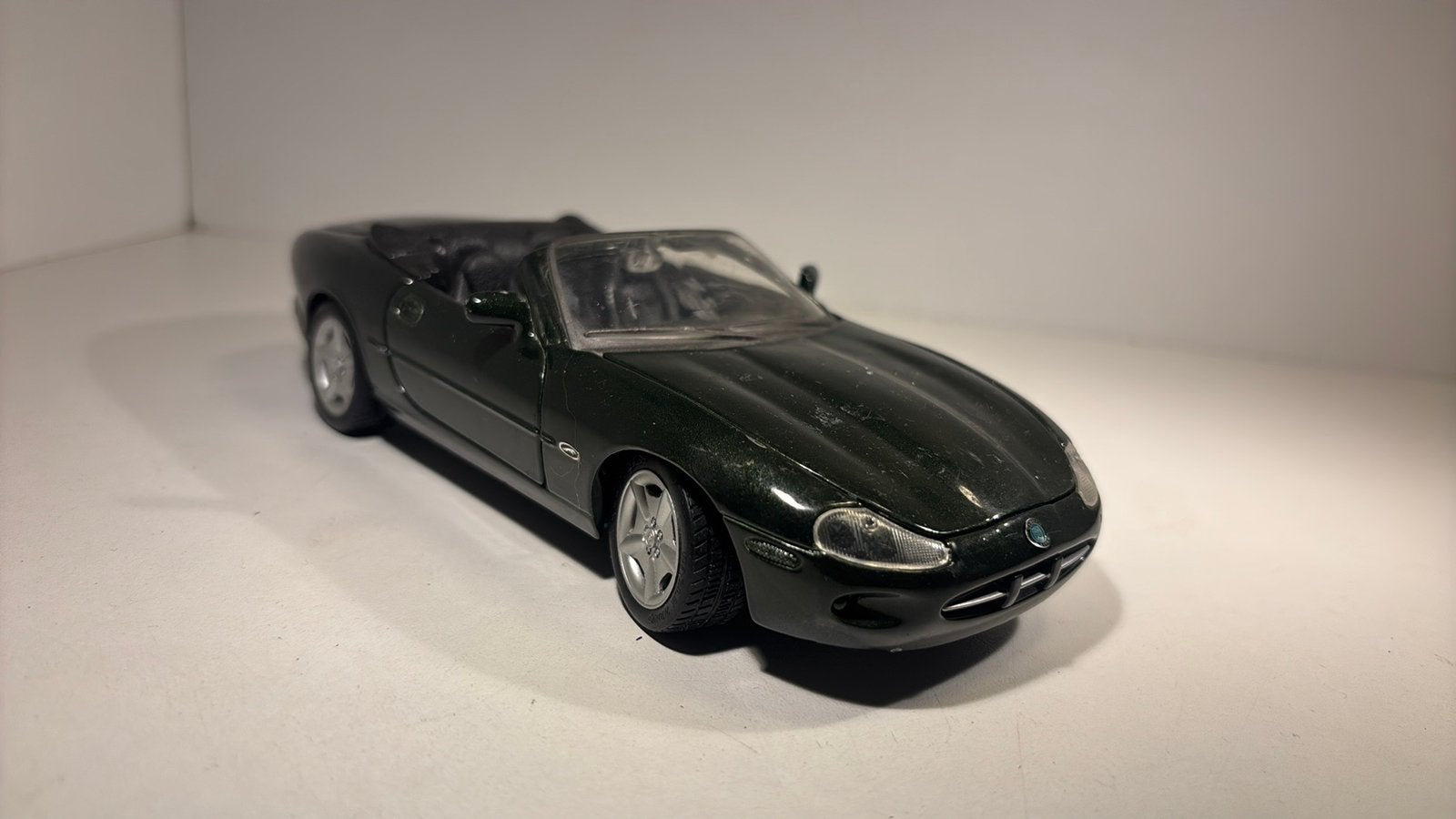 Jaguar xk8 green maisto 1.24, Hobby en Vrije tijd, Modelauto's | 1:24, Maisto, Ophalen of Verzenden, A, A