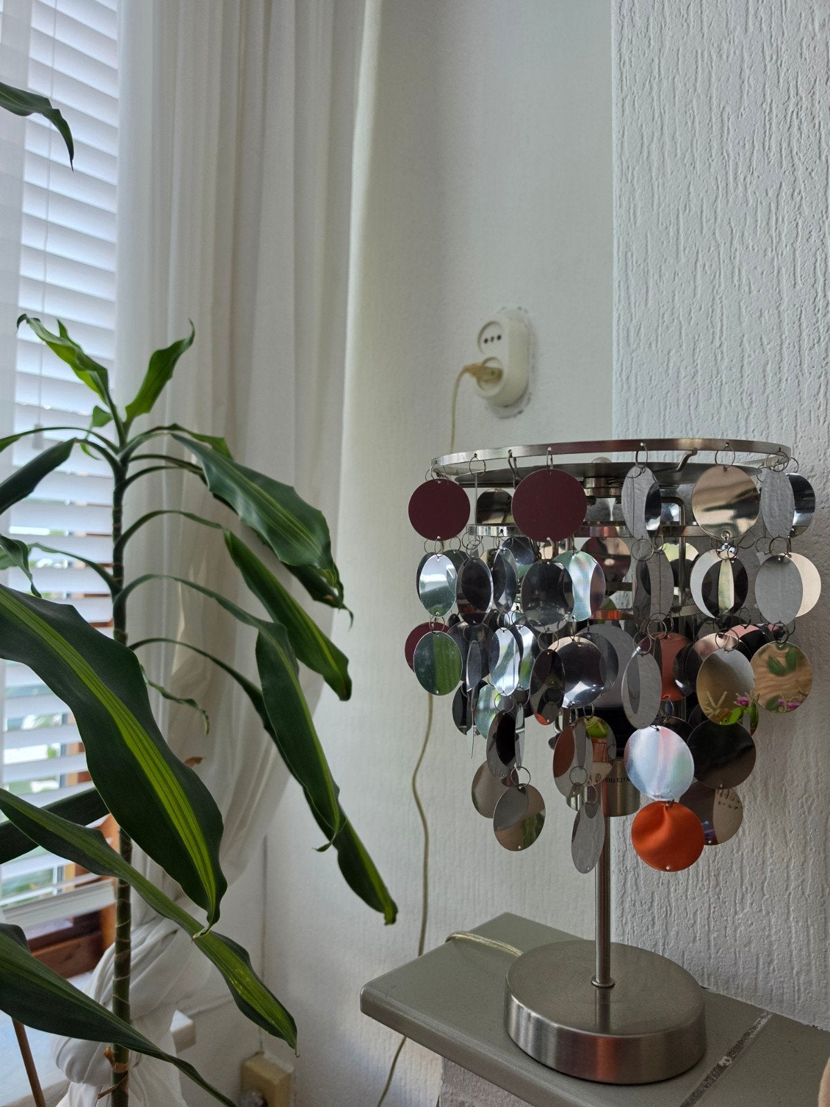 Moderne tafellamp met metalen schijfjes, Huis en Inrichting, Ophalen, Modern, Zilver, Sfeerlamp