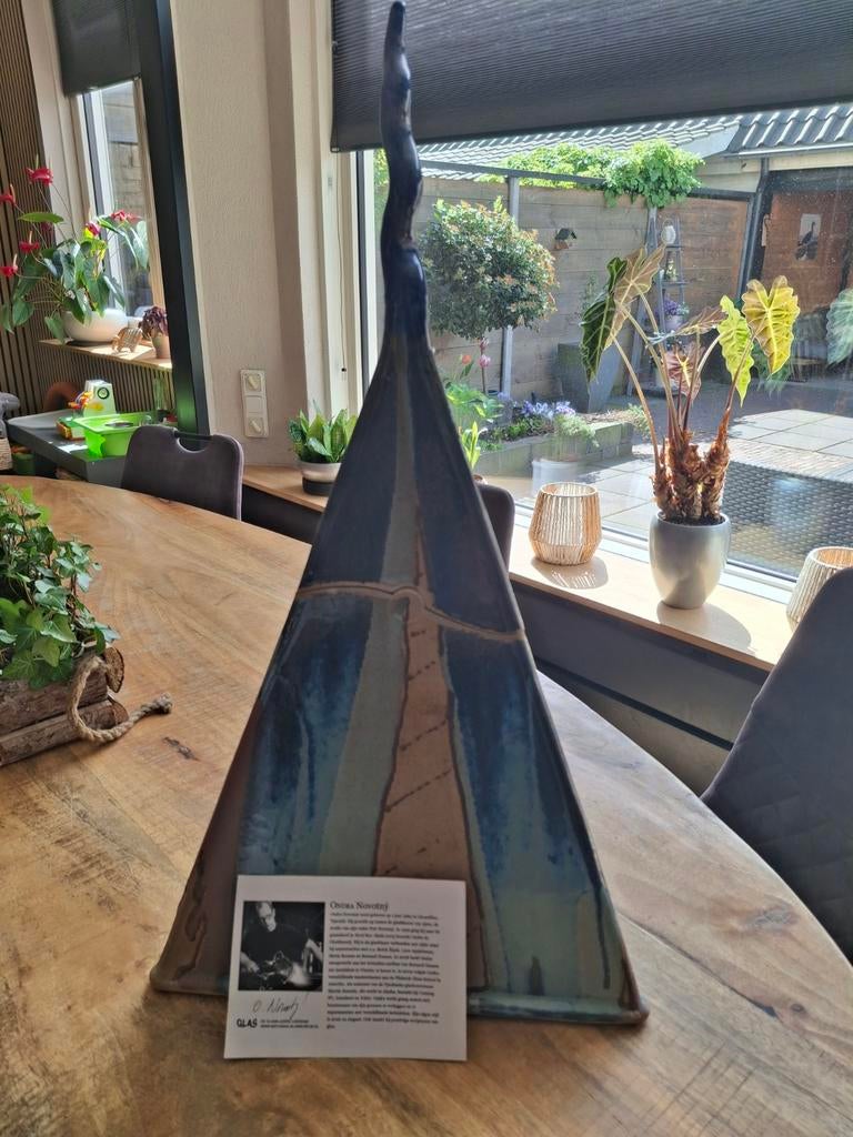 Unieke keramische piramide sculptuur - E en J Heissenberg, Ophalen