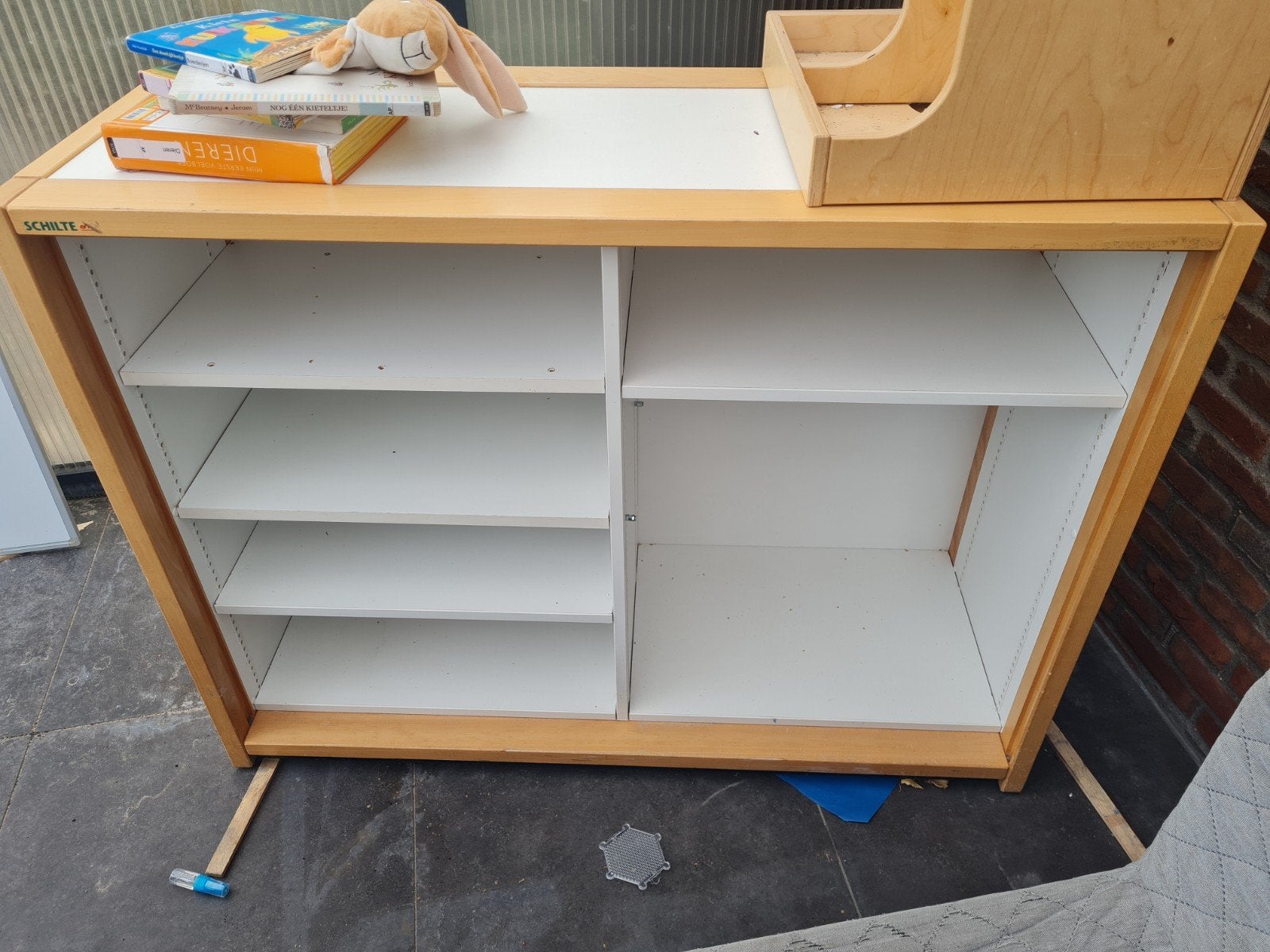 Schilte kast voor kinderopvang/gastouder, Met plank(en), Gebruikt, 100 tot 150 cm, 25 tot 50 cm