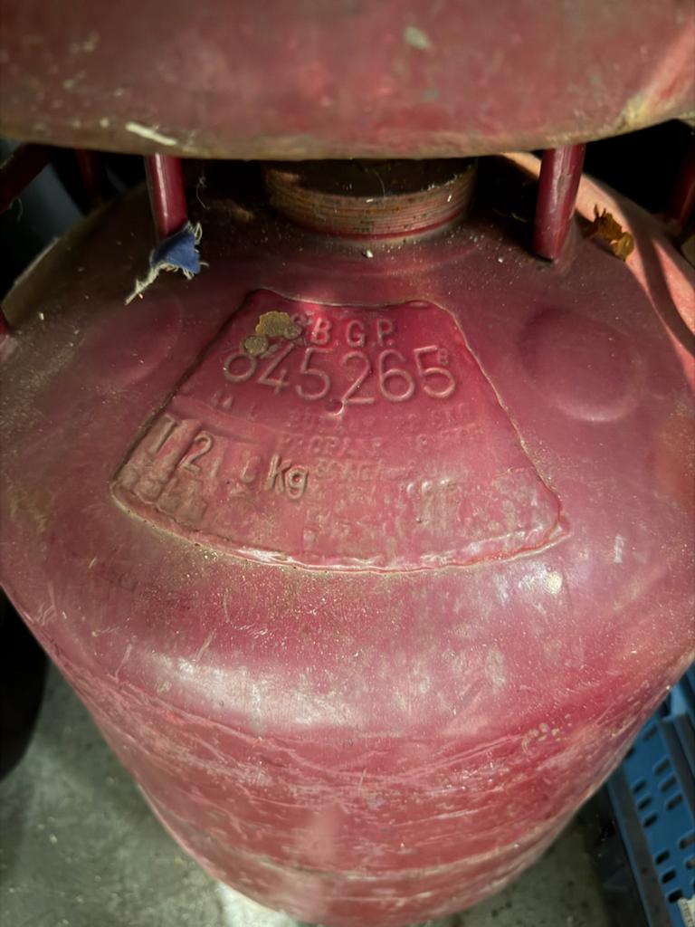 2 X propaan flessen van 20L. Waarvan een vol is., Ophalen, Gebruikt