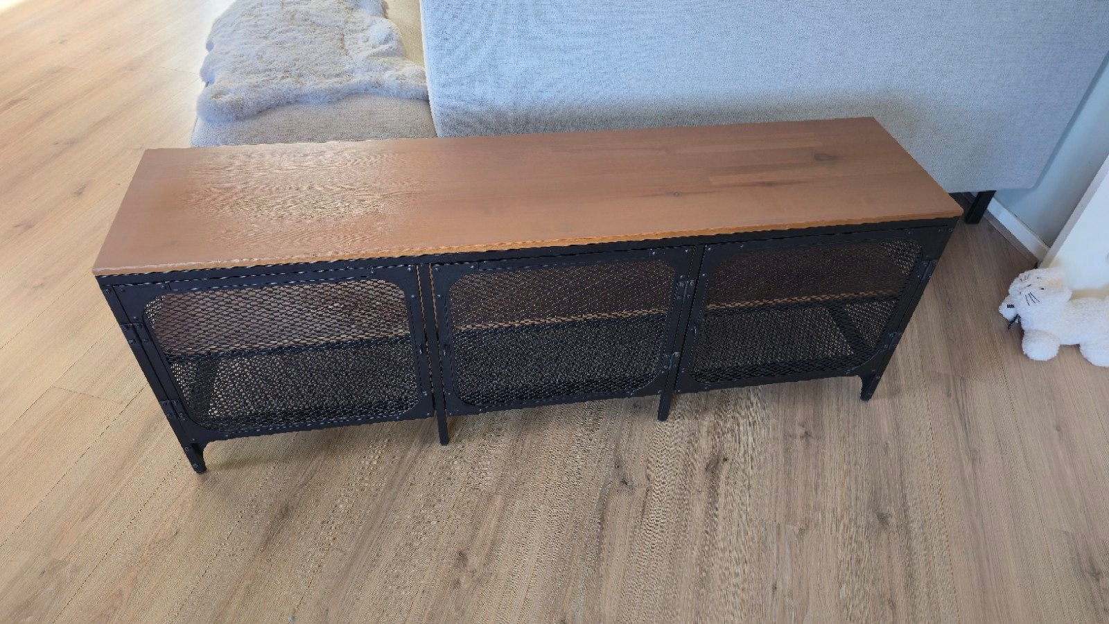 IKEA FJÄLLBO TV-meubel met lichte gebruikssporen, Gebruikt, 100 tot 150 cm, Minder dan 100 cm, Industrieel