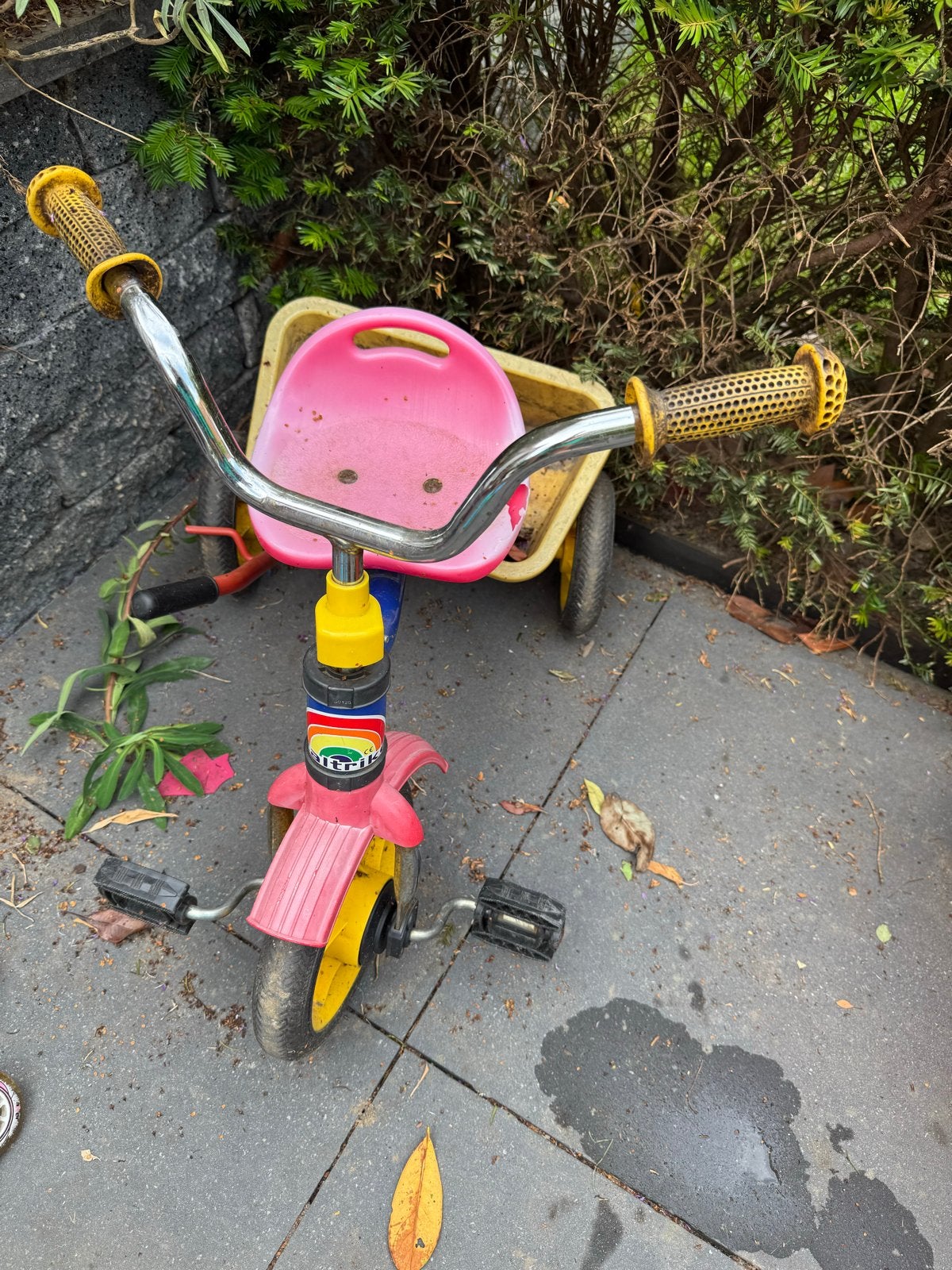 Gratis driewieler voor kinderen, Fietsen en Brommers, Fietsen | Driewielers, Ophalen, Gebruikt, Terugtraprem