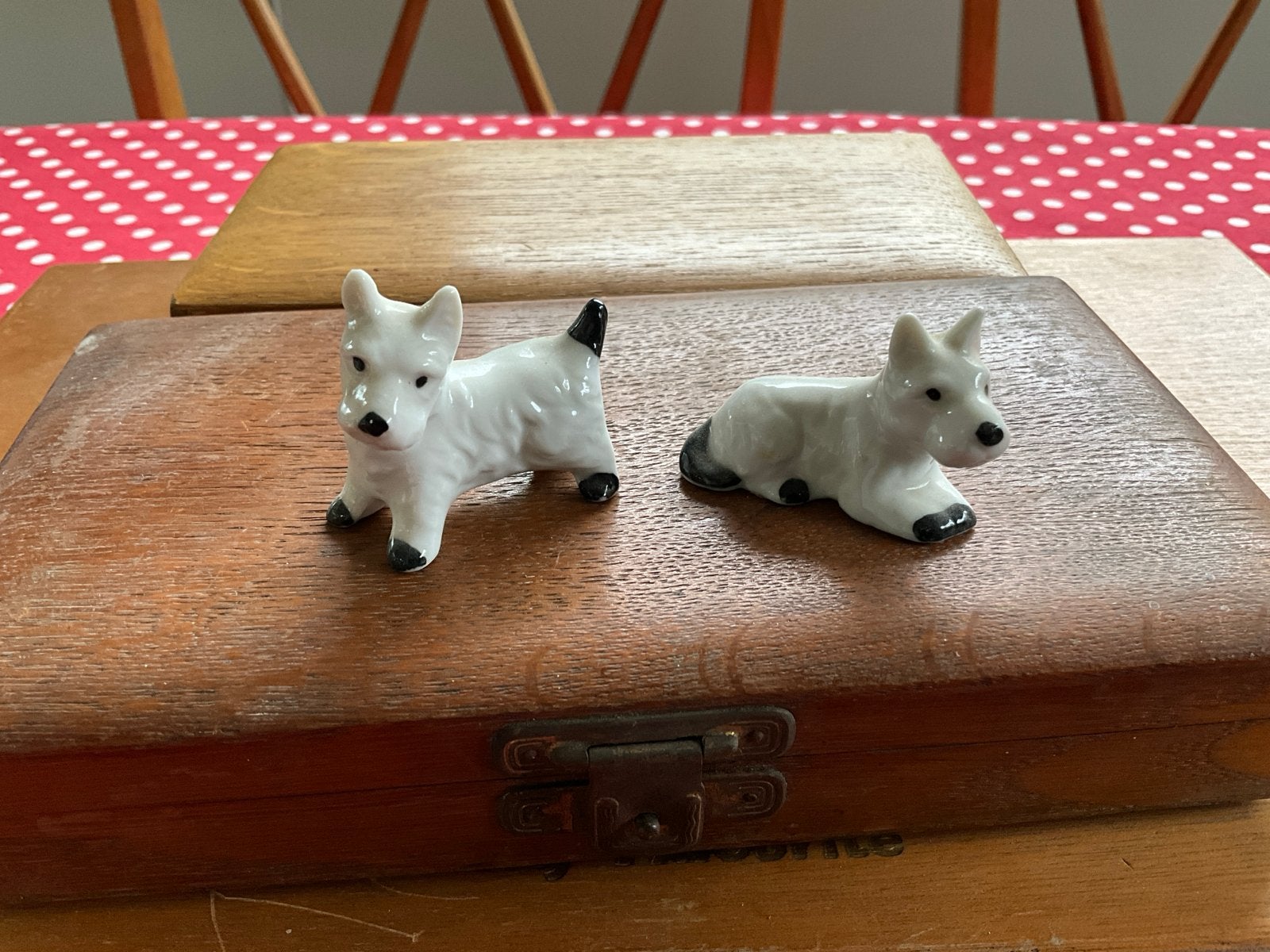Set van 2 Schattige Keramische Westie Hondjes, Ophalen of Verzenden, Nieuw, Hond of Kat, Beeldje of Figuurtje